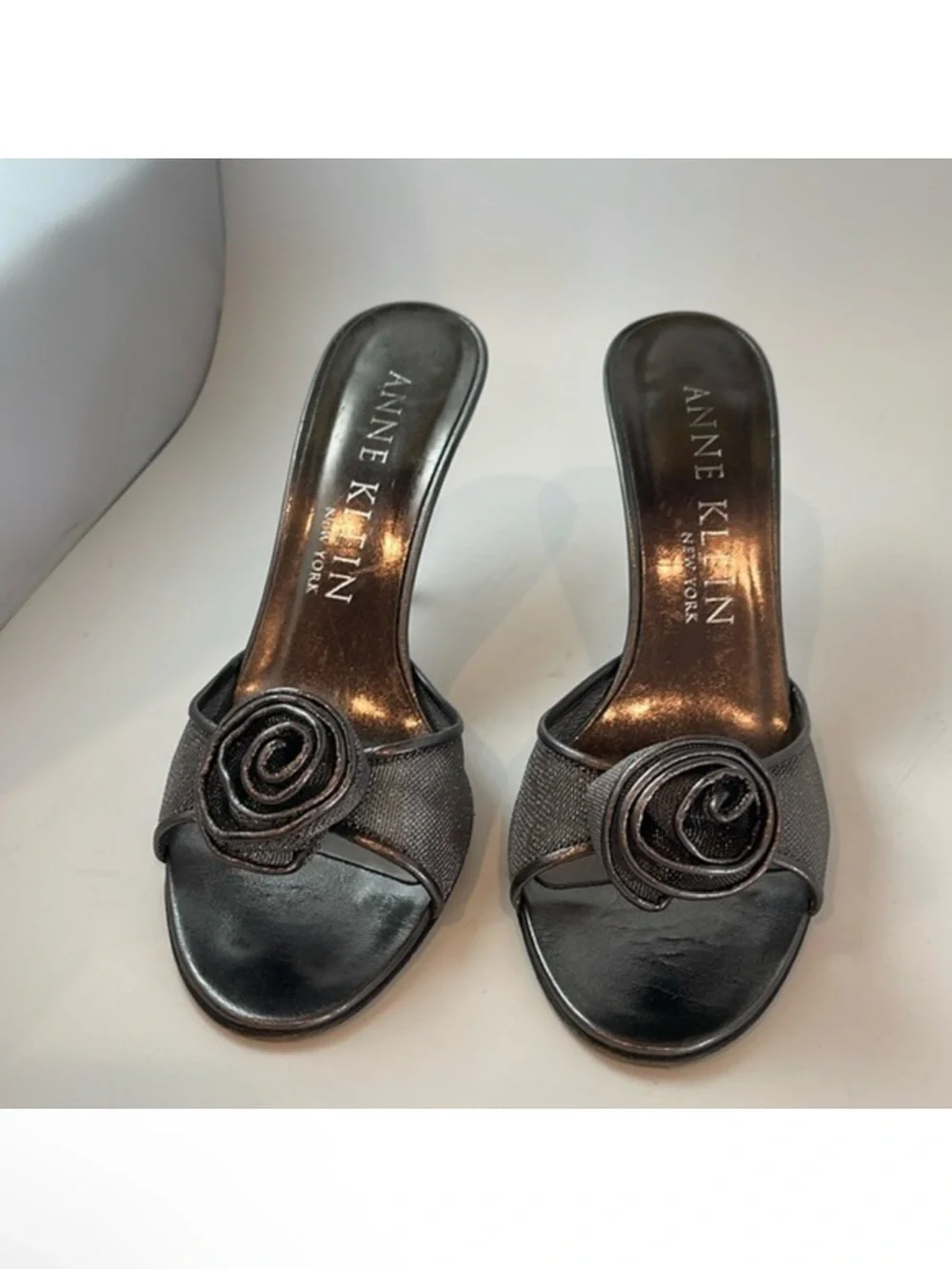 Anne Klein Pewter/Silver Heels Made in Italy